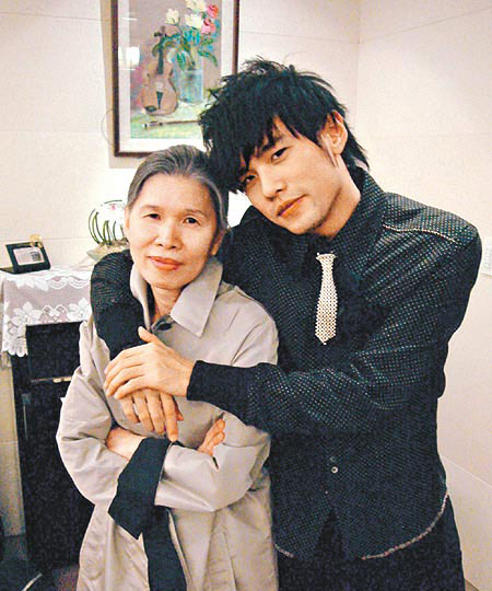 Jay Chou with his mother
